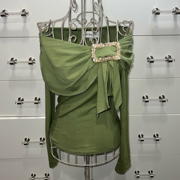Bloomingdales off the shoulder top with rhinestone embellishment, size S - Picture 1 of 10